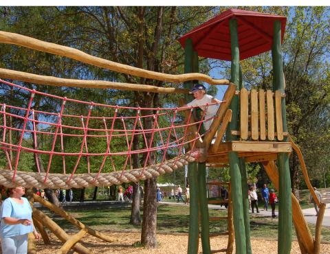 Dschungelspielplatz Vöcklabruck auf sunny.at